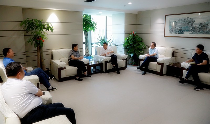 熊良虎会见榆林市委常委、、常务副市长张凯盈