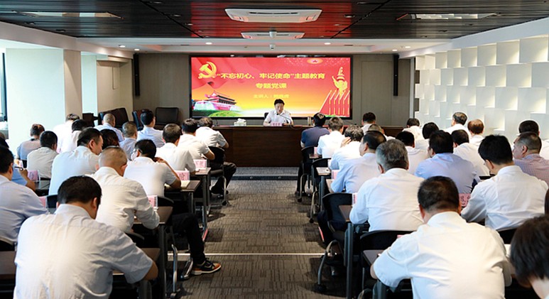 熊良虎在讲主题教育党课时指出：：：不忘初心铸党魂、、切记使命勇继承，，永做新时代高质量生长的奋斗者