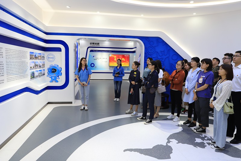 永利yl65335集团团委到法士特集团旅行学习