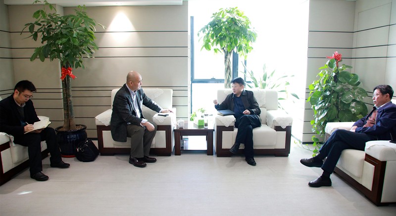 熊良虎会见华彩咨询公司董事长、、、总裁白万纲