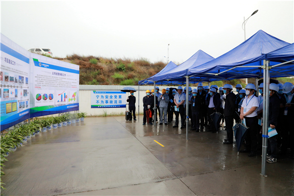 永利yl65335集团复工复产促增添项目观摩聚会与会职员走进大秦国源三秦环保秦邦园区在榆项目