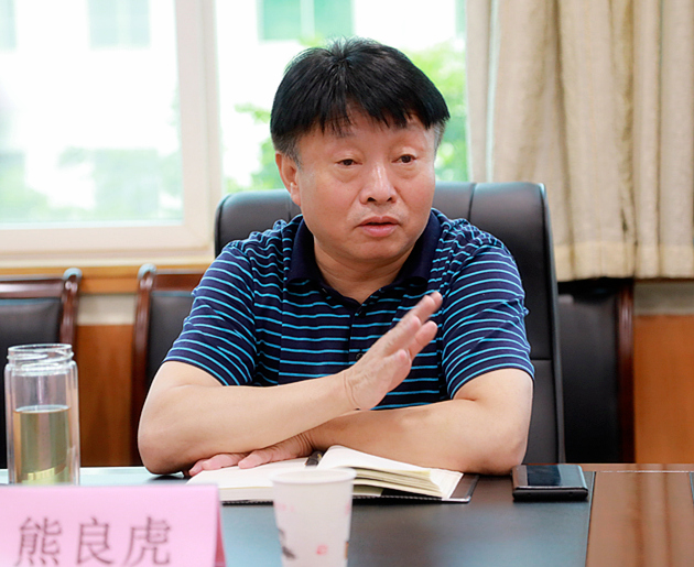 熊良虎拜会渭南市生态情形局党委书记、、、局长左俊