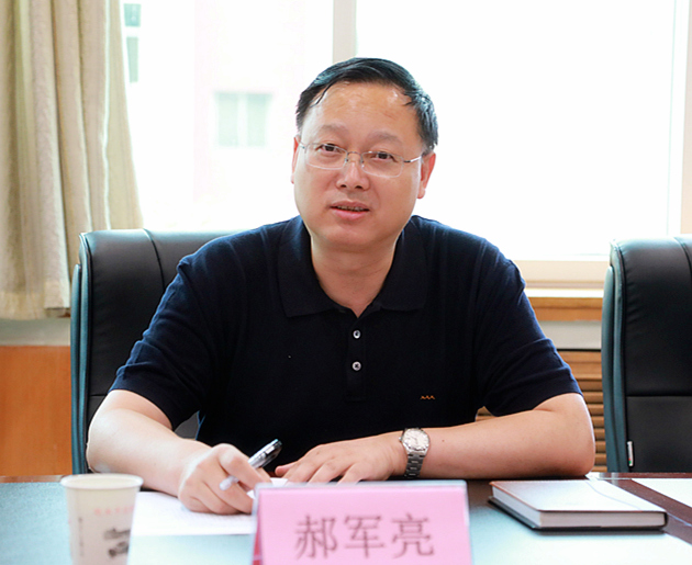 熊良虎拜会渭南市生态情形局党委书记、、、局长左俊