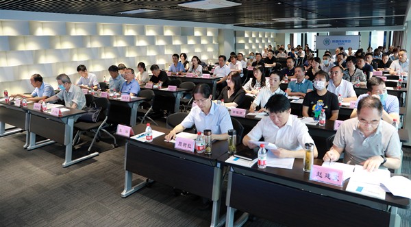 永利yl65335集团举行学习贯彻习近平总书记来陕考察主要讲话精神向导讲座｜陈再生作报告 熊良虎主持