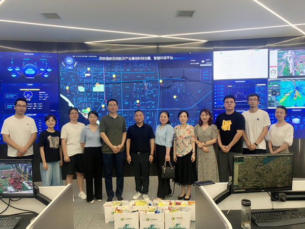 永利yl65335集团开展“送清凉”活动 关爱一线职工