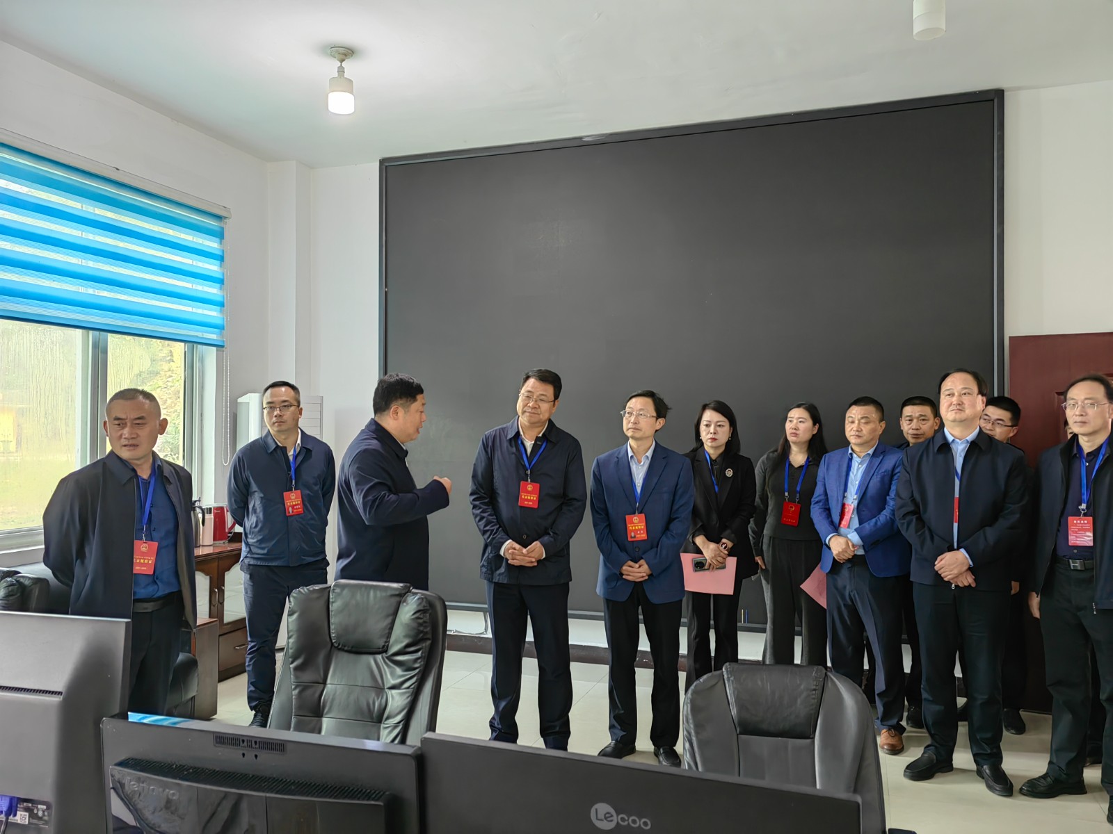 安康市政协副主席、、岚皋县委书记马雄伟到水情形公司岚皋县城污水处理厂调研