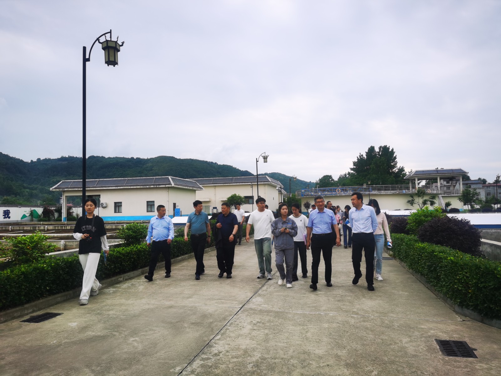 陕西省住房和城乡建设厅调研组到水情形公司五里镇污水处理厂调研