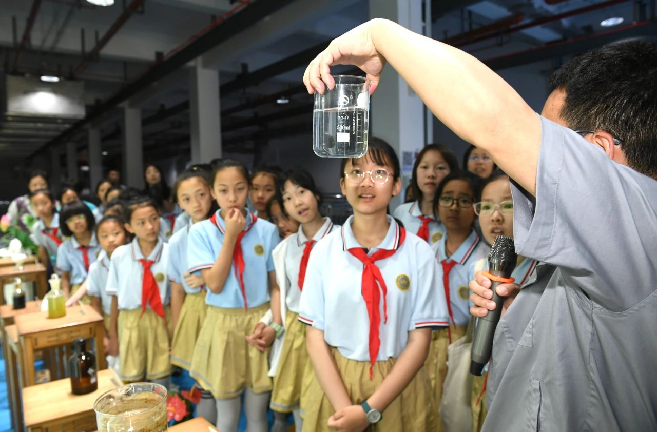 西安宣布｜小学生走进永利yl65335集团白鹿原水生态中心开启污水“再生”探秘之旅