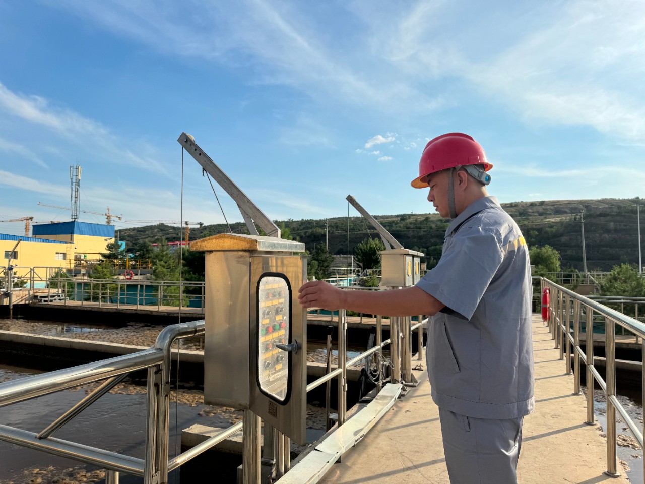 水情形公司职工贺虎荣获神木市人民政府揭晓的“2023年度生态情形；な虑橄冉鋈恕鄙称呼