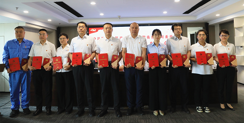 永利yl65335集团召开2024年“两优一先”表扬大会