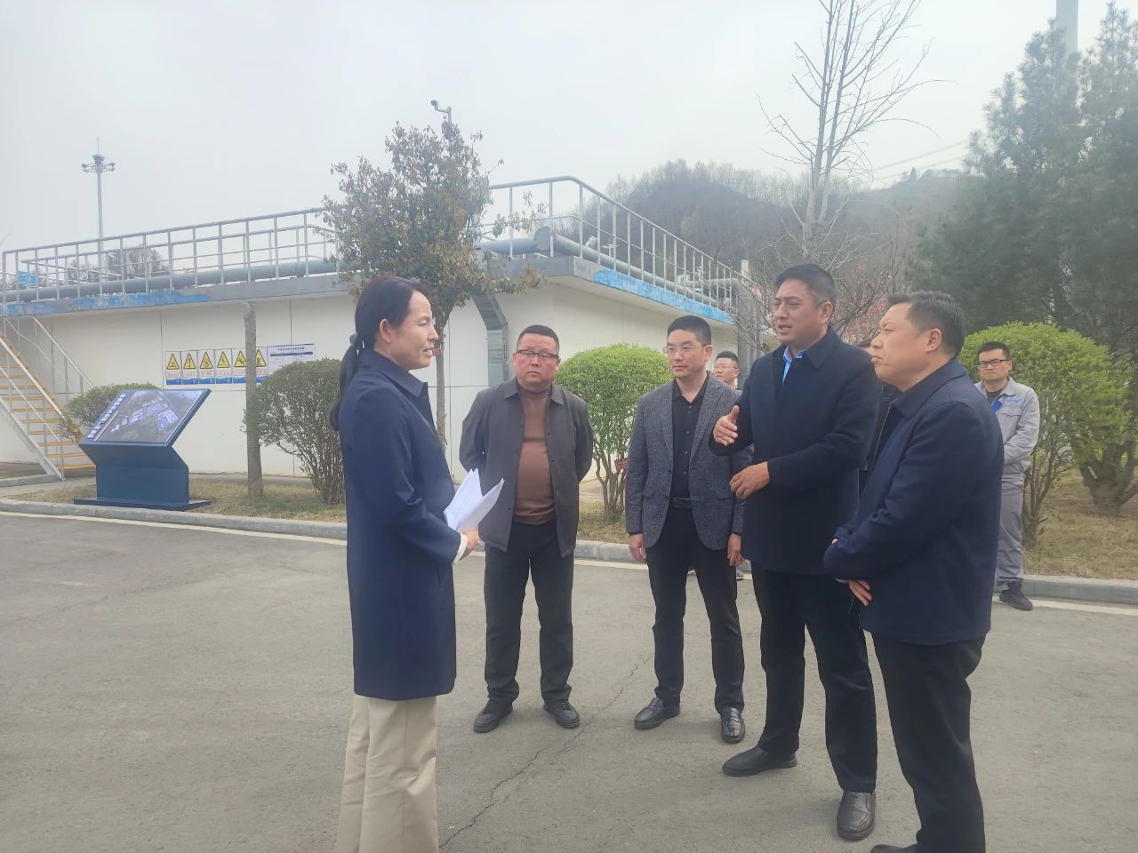 商南县委副书记、县长刘华到水情形公司商南县污水处理厂调研