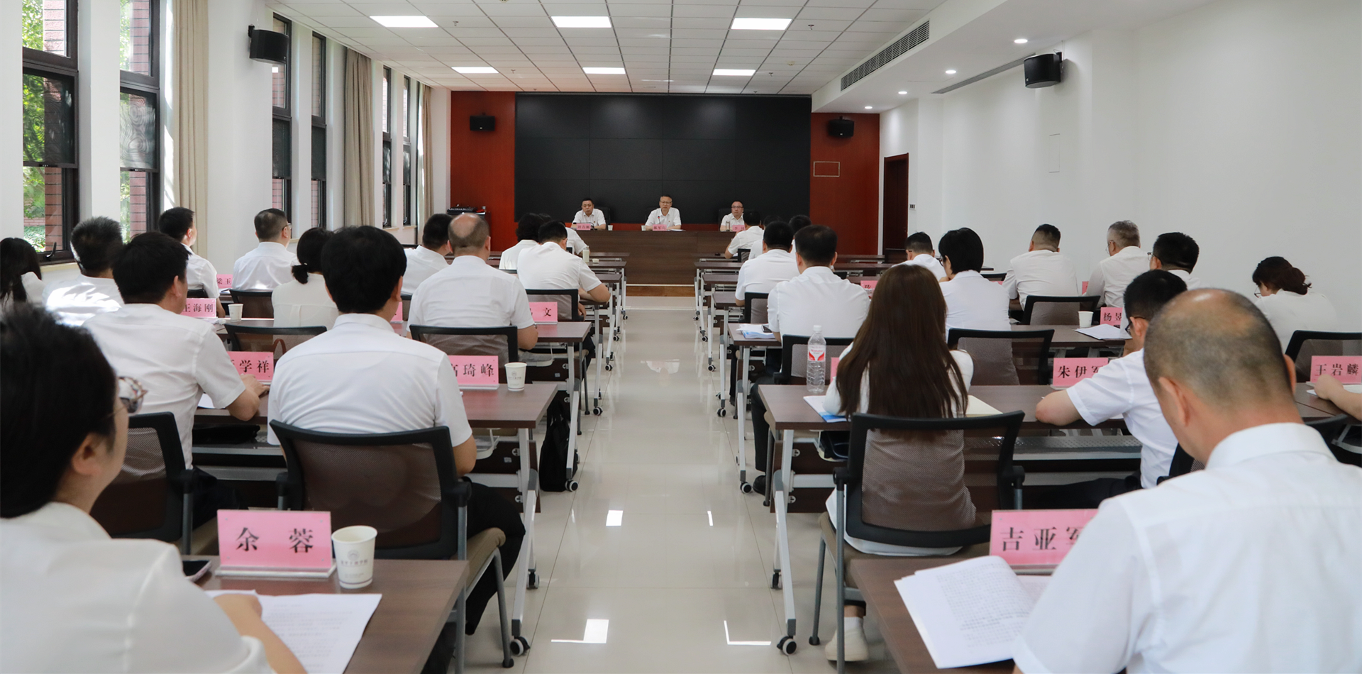 永利yl65335集团党委召开深入贯彻中央八项划定精神学习教育集中整治事情推进会